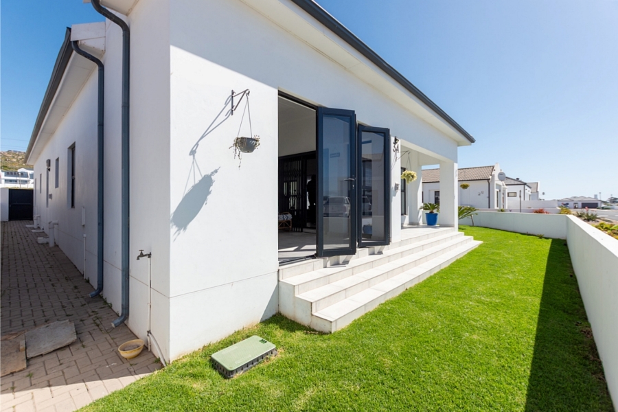3 Bedroom Property for Sale in Sandy Point Western Cape